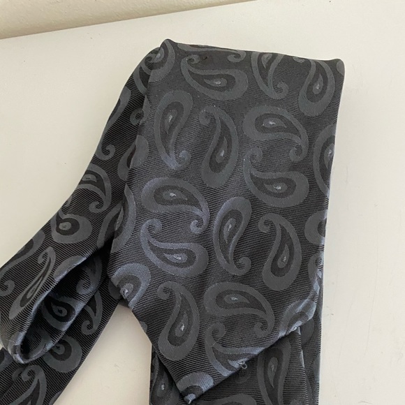Perry Ellis Portfolio Silk Tie Paisley Black Gray - Picture 3 of 8